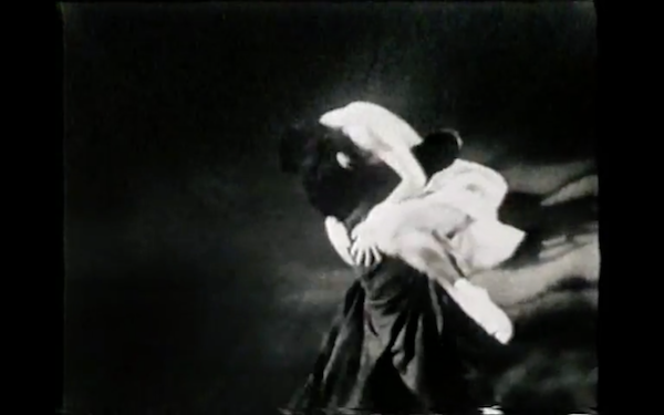 Screenshot. L'Entreinte. Dir. and Chor. Joelle Bouvier & Regis Obadia. Comp. A. Vivaldi. Perf. Bernadette Doneux & Eric Affergan/L'Esquisse. 1988. 16mm.